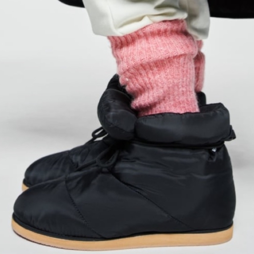 Zara Black Quilted Winter Boots for Cozy Comfort